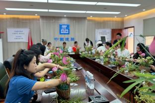 记者：库巴西、吉乌等小将参加巴萨一线队训练，费兰仍缺席合练